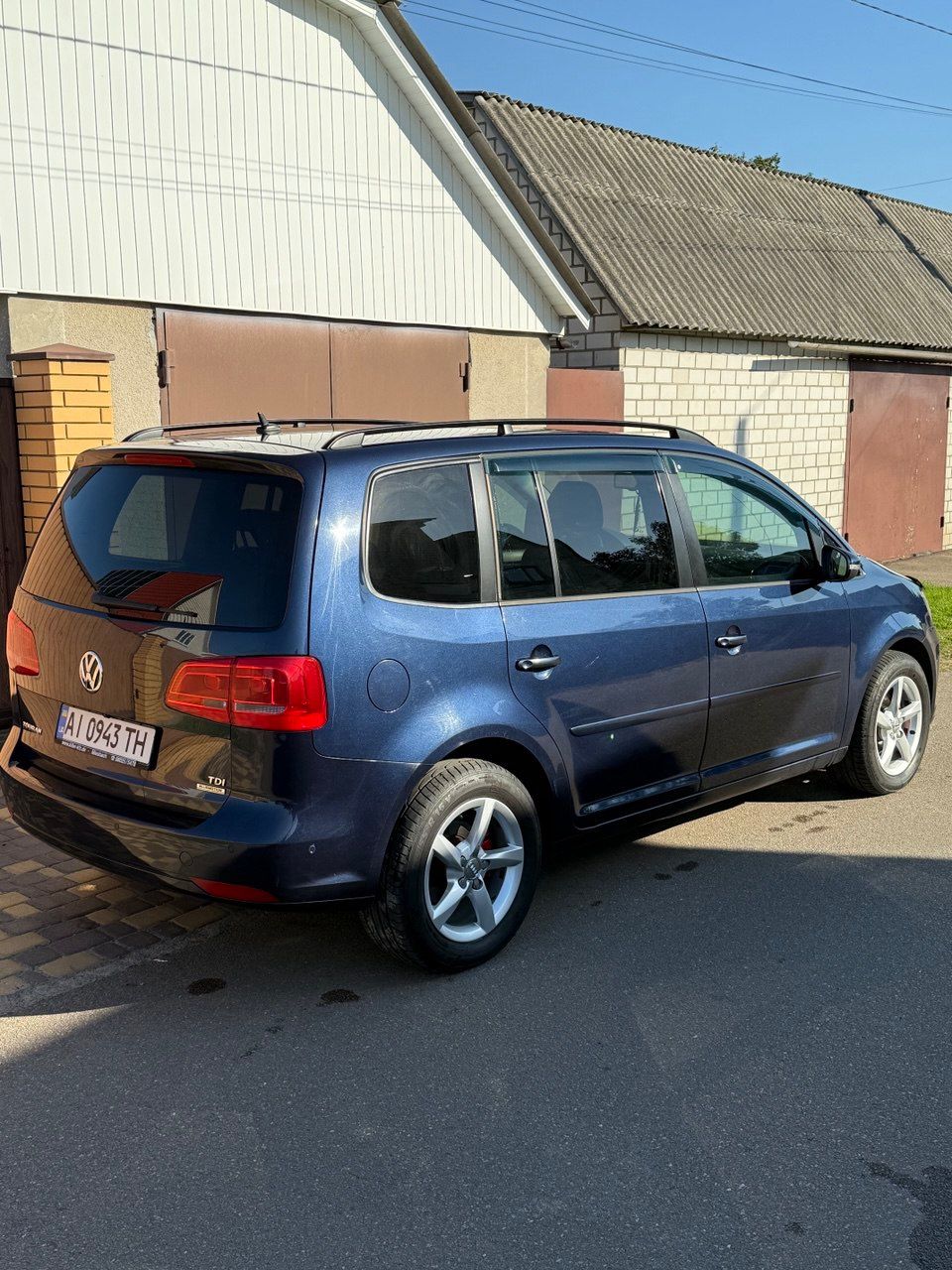 Volkswagen Touran - фото 2