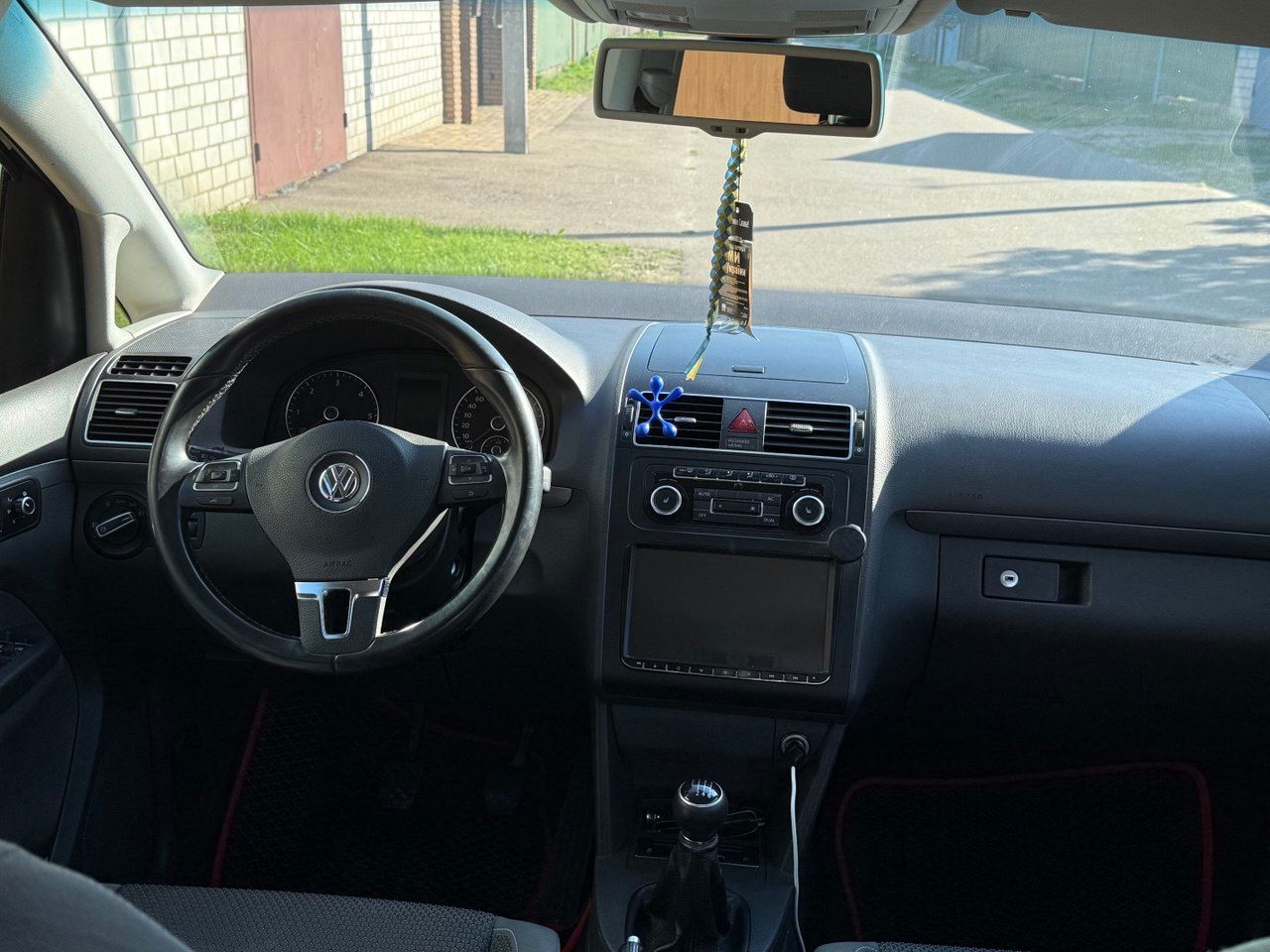 Volkswagen Touran - фото 8