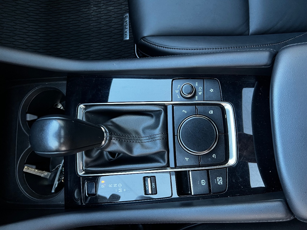 Mazda 3 - фото 17