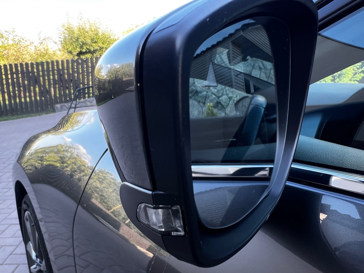 Mazda 3 - фото 9