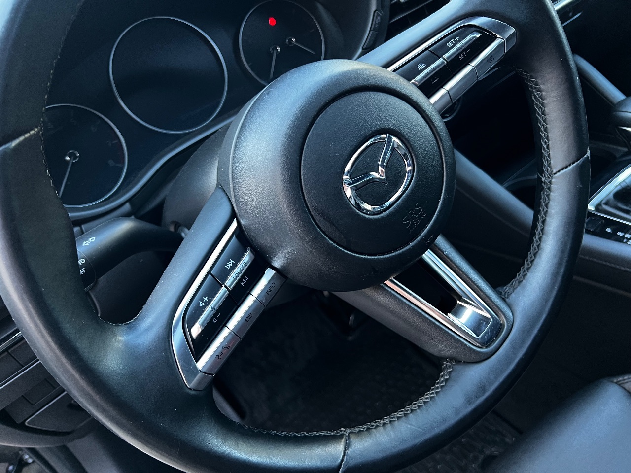 Mazda 3 - фото 39