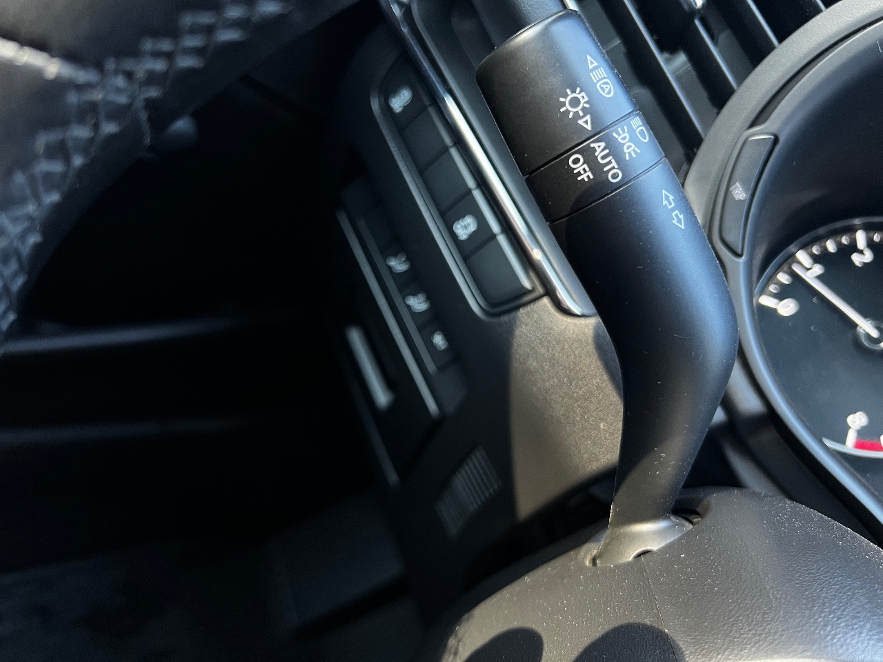 Mazda 3 - фото 12