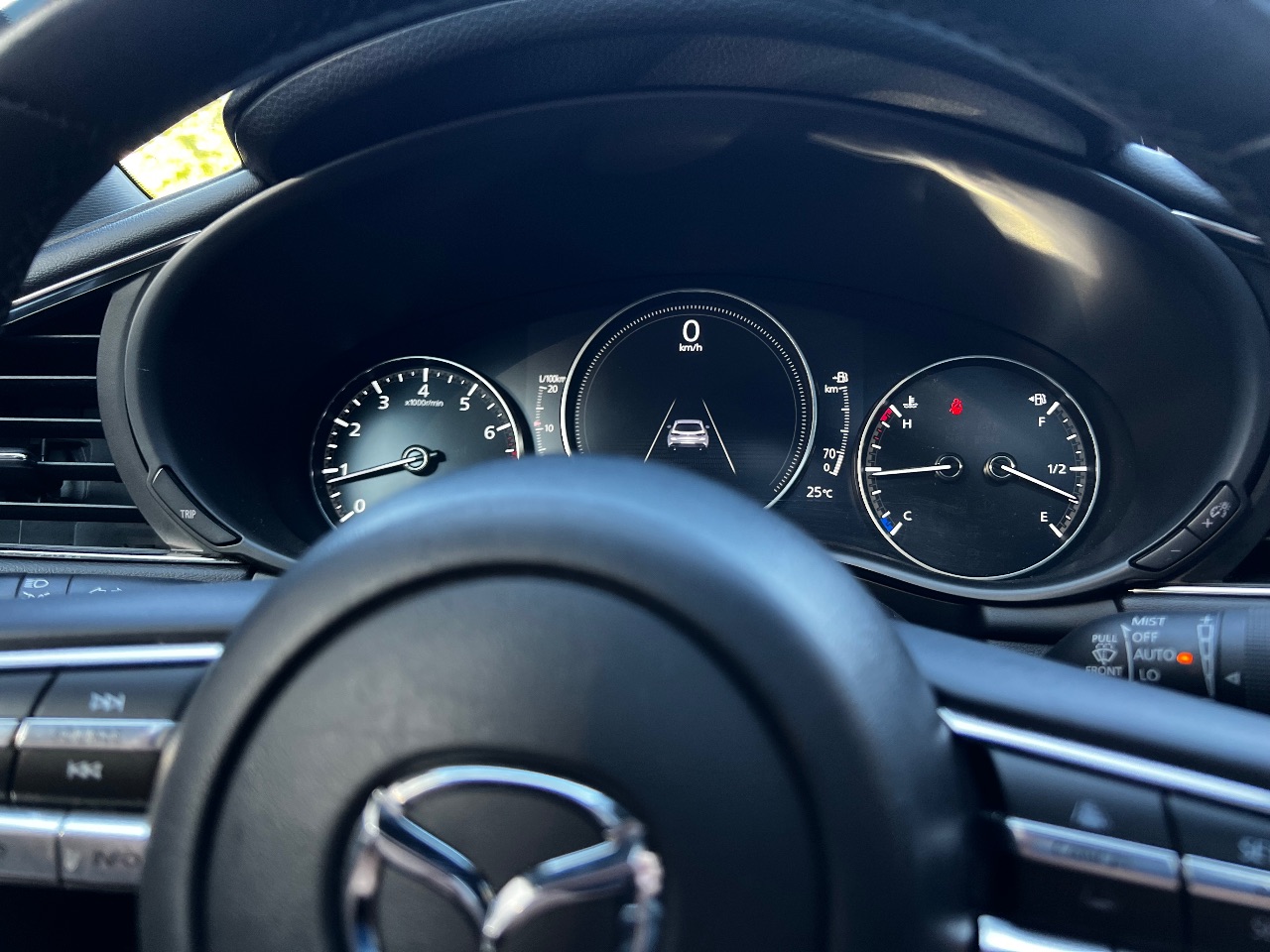 Mazda 3 - фото 16