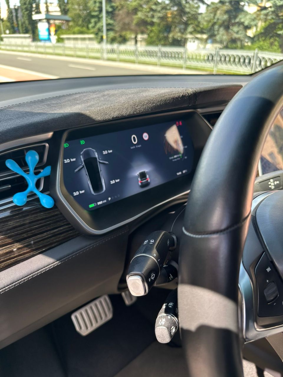 Tesla Model X - фото 46