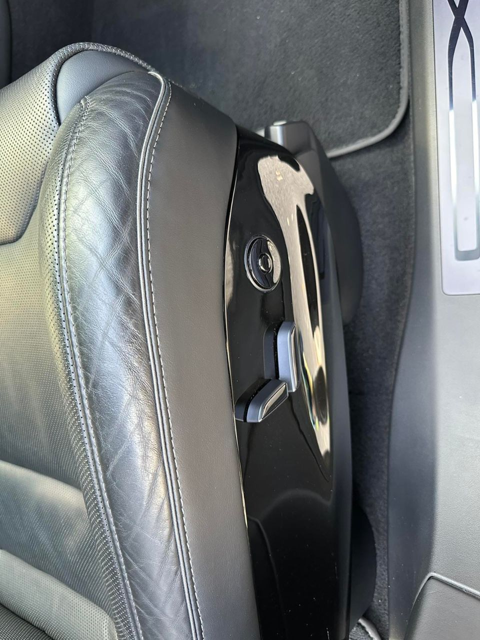 Tesla Model X - фото 15