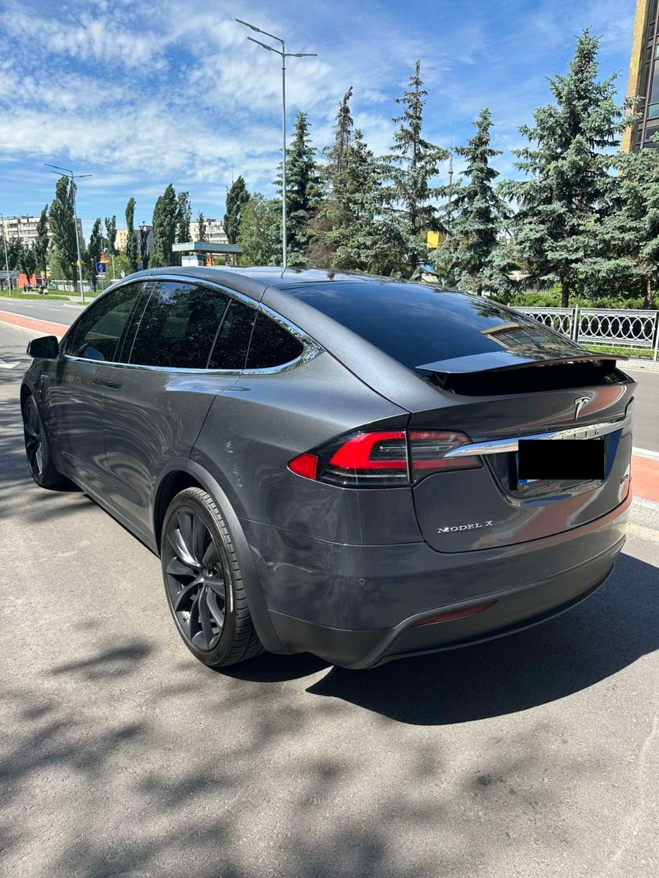 Tesla Model X - фото 6