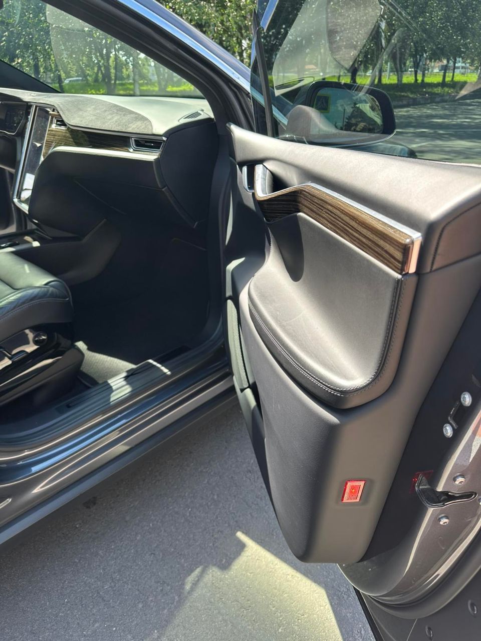 Tesla Model X - фото 24