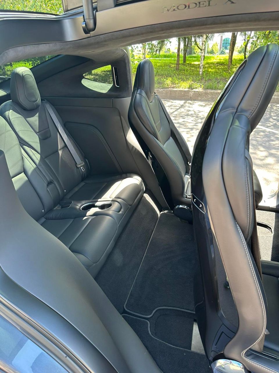Tesla Model X - фото 10