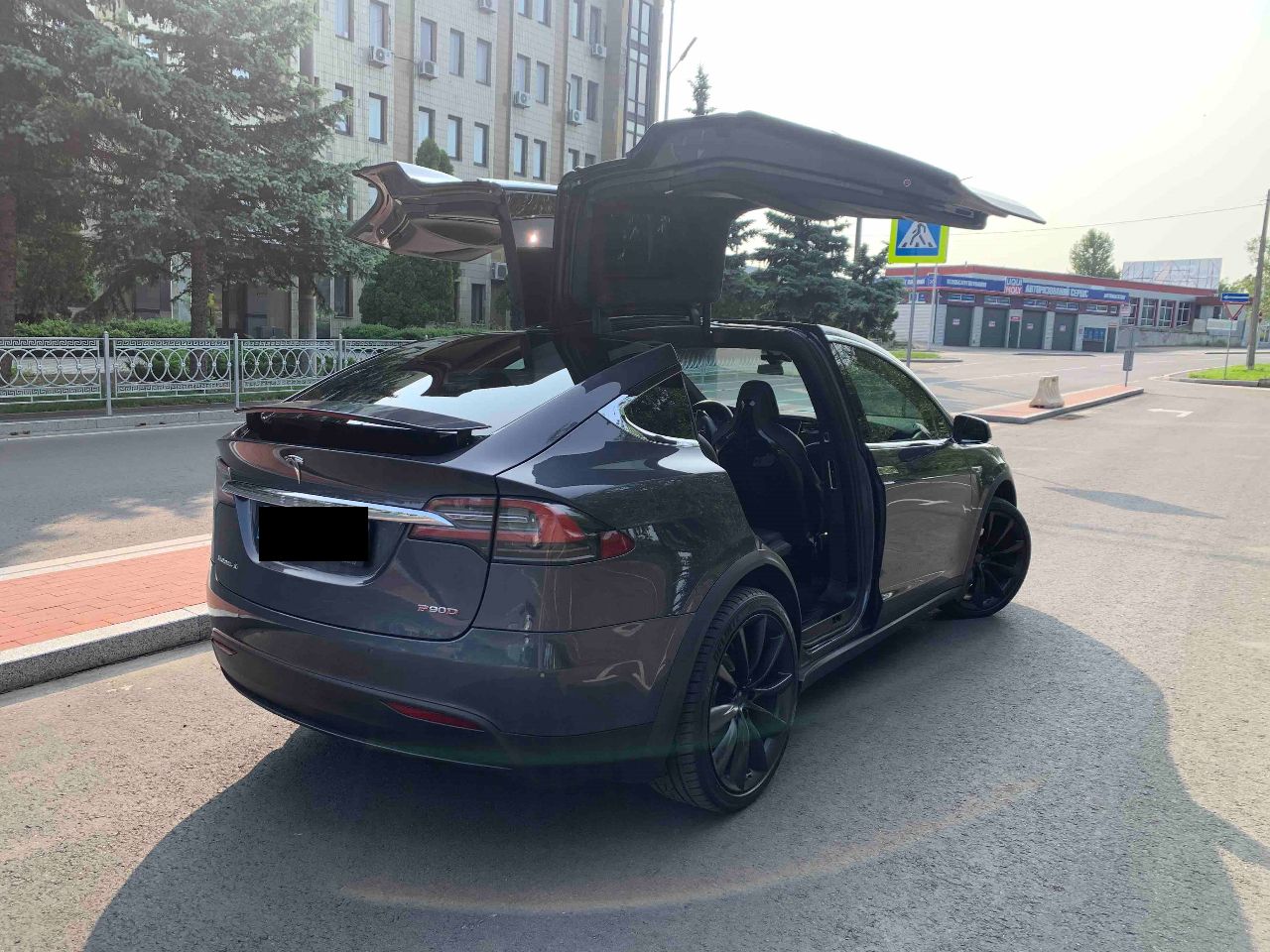 Tesla Model X - фото 22