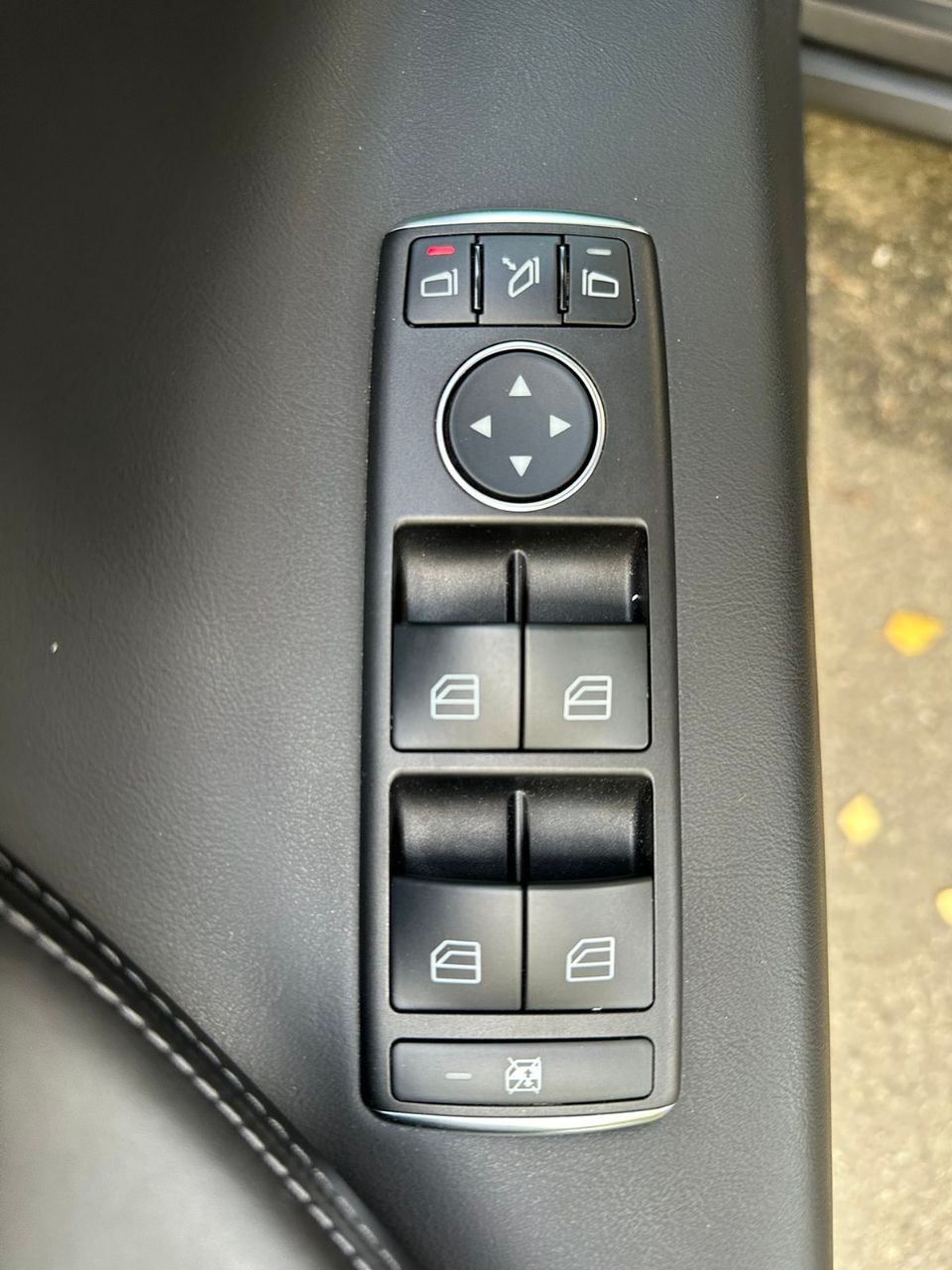 Tesla Model X - фото 34