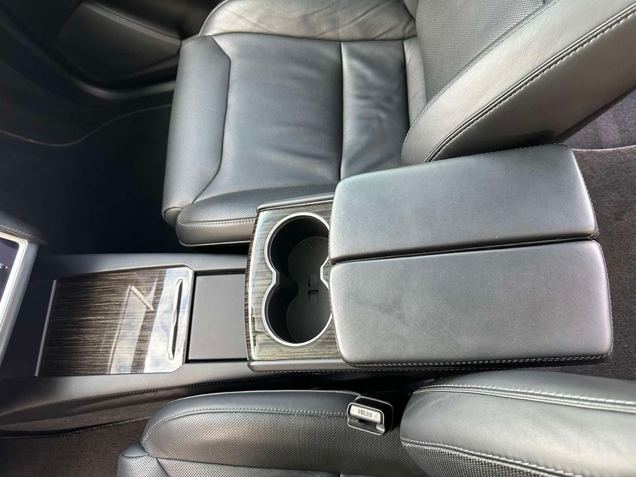 Tesla Model X - фото 9