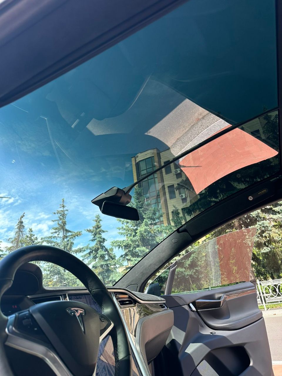 Tesla Model X - фото 17