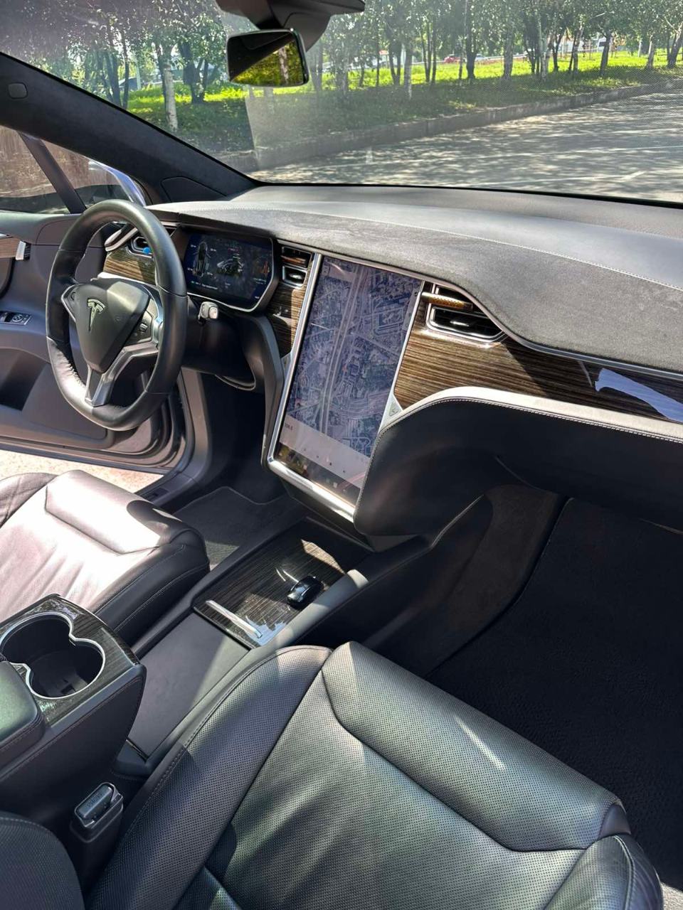 Tesla Model X - фото 20