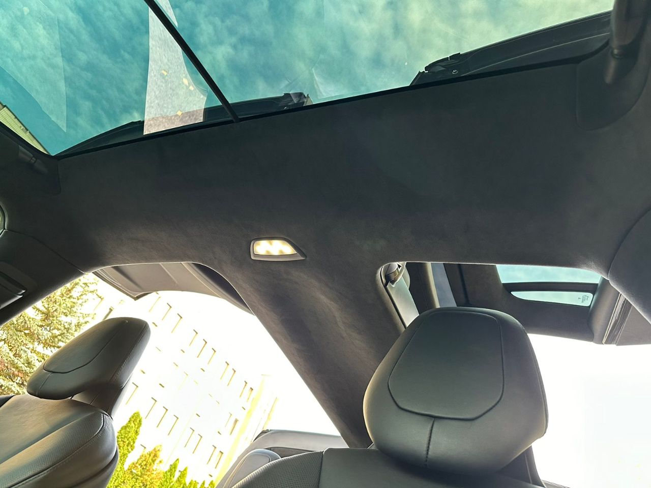 Tesla Model X - фото 30