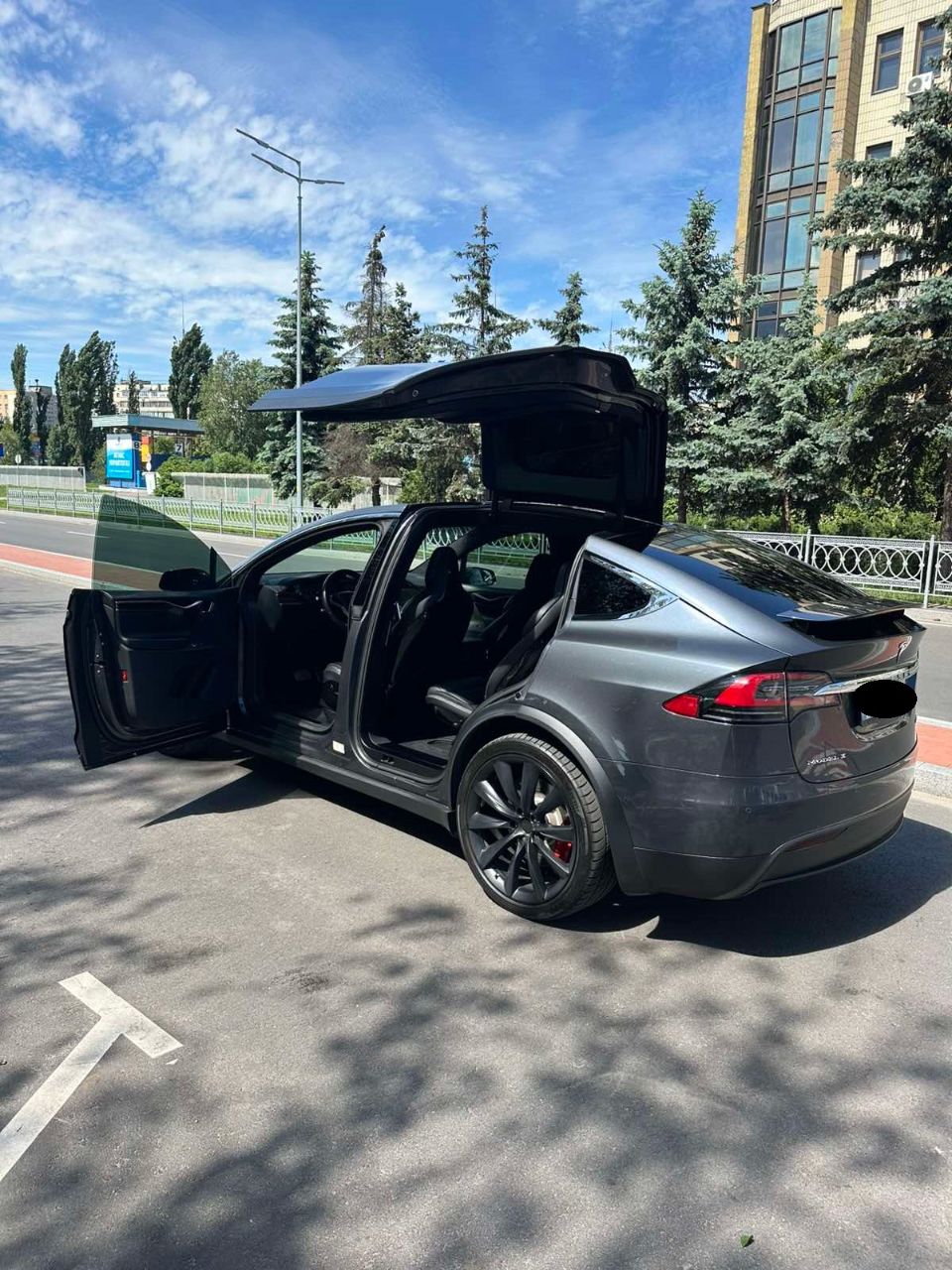 Tesla Model X - фото 48