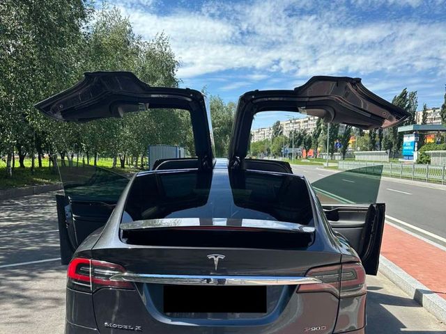 Tesla Model X - зображення 5