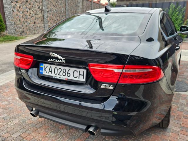 Jaguar XE - фото 3