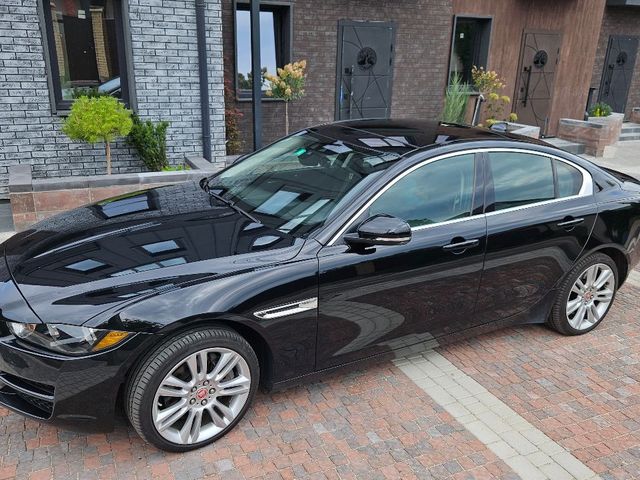 Jaguar XE - фото 2