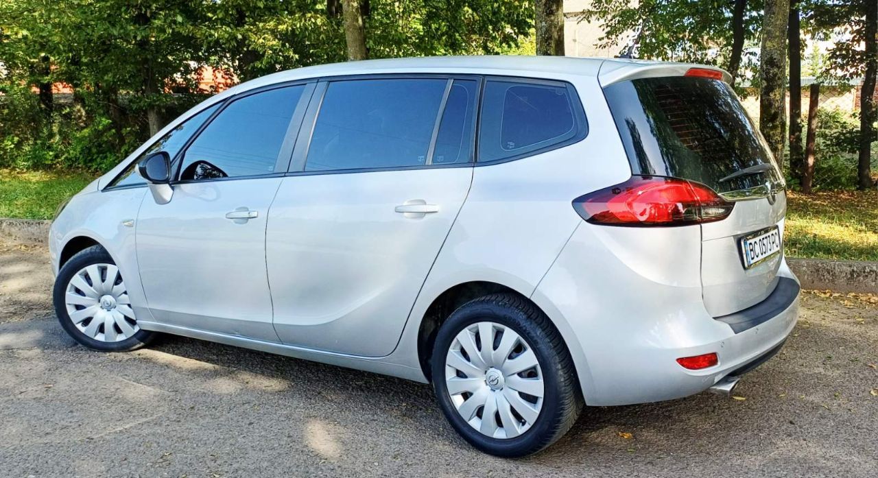 Opel Zafira - фото 17