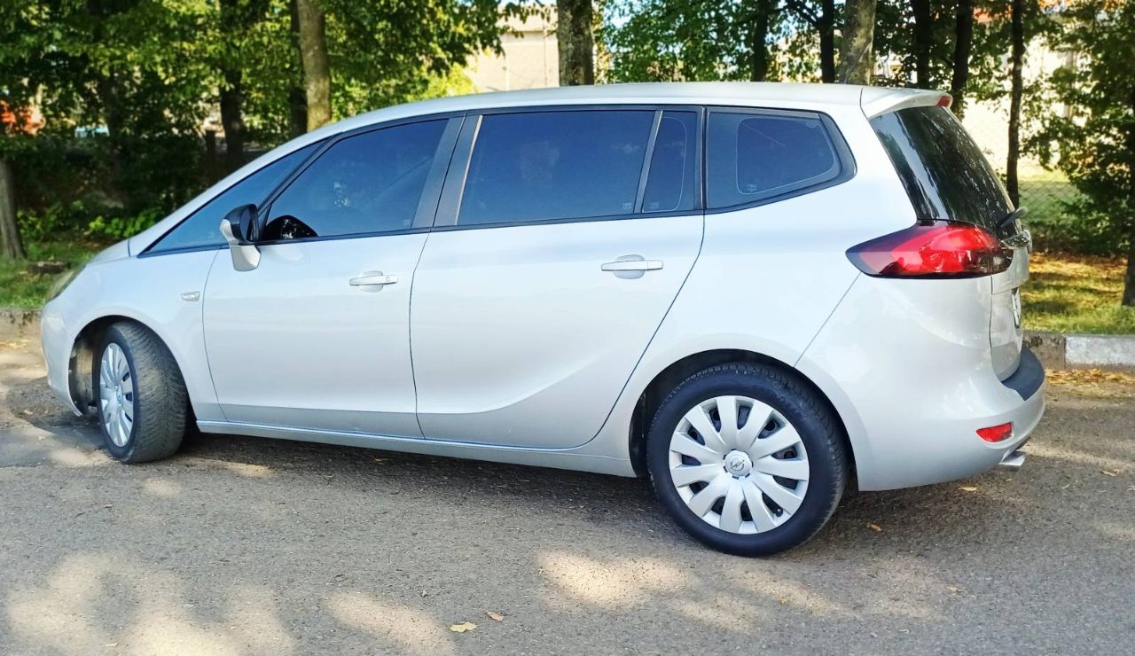Opel Zafira - фото 12