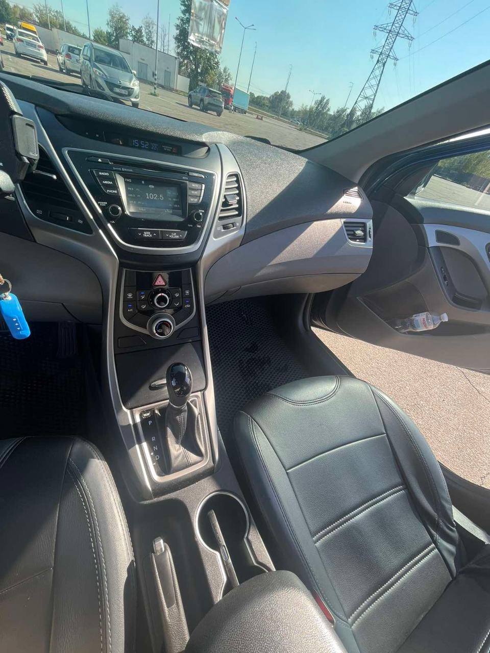 Hyundai Elantra - фото 4