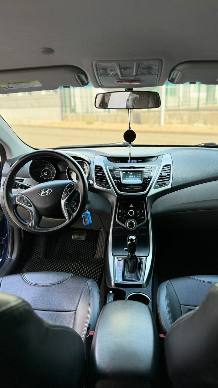 Hyundai Elantra - фото 2