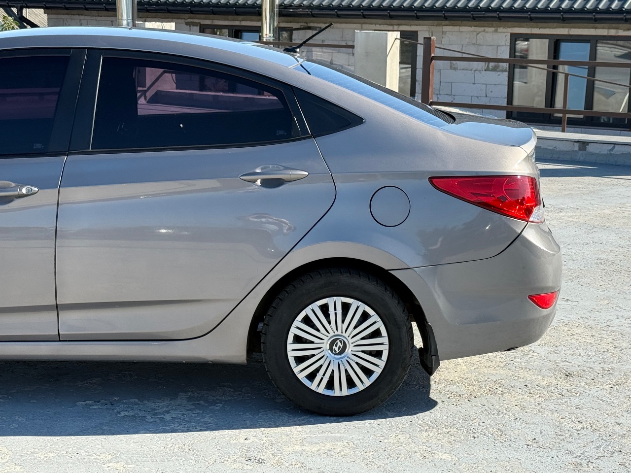 Hyundai Accent - фото 4