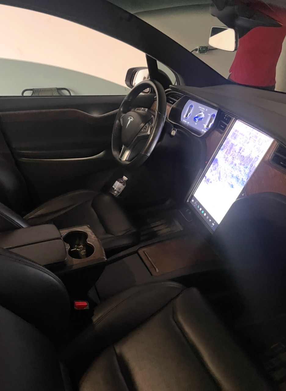 Tesla Model X - фото 13