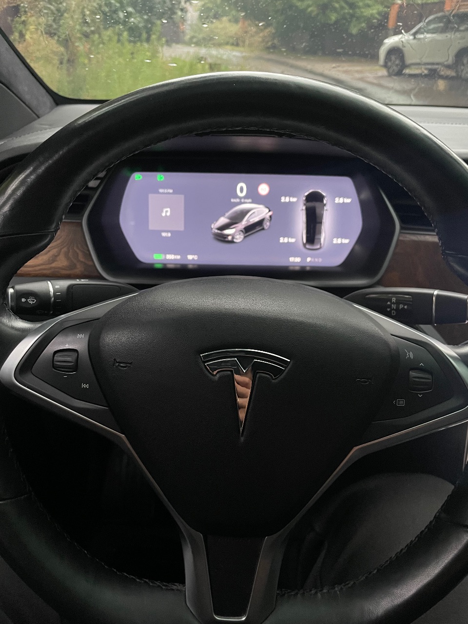 Tesla Model X - фото 16