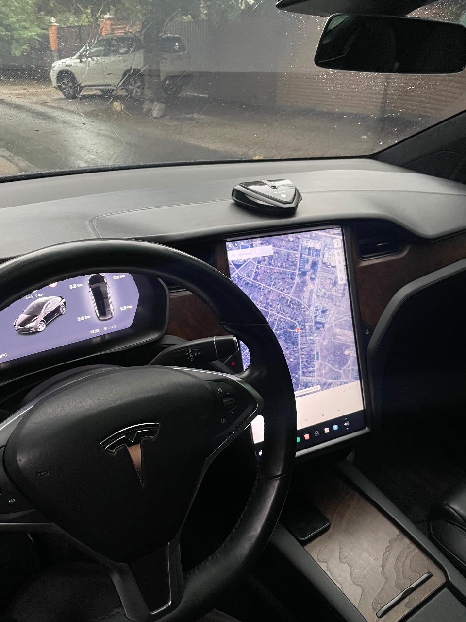 Tesla Model X - фото 18