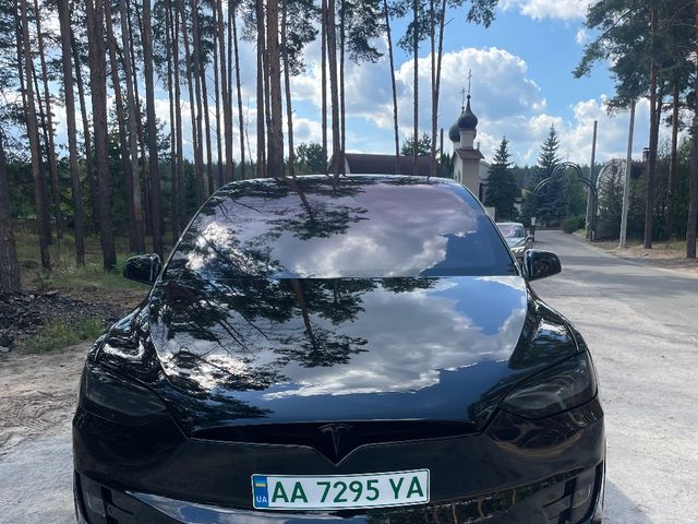 Tesla Model X - фото 1