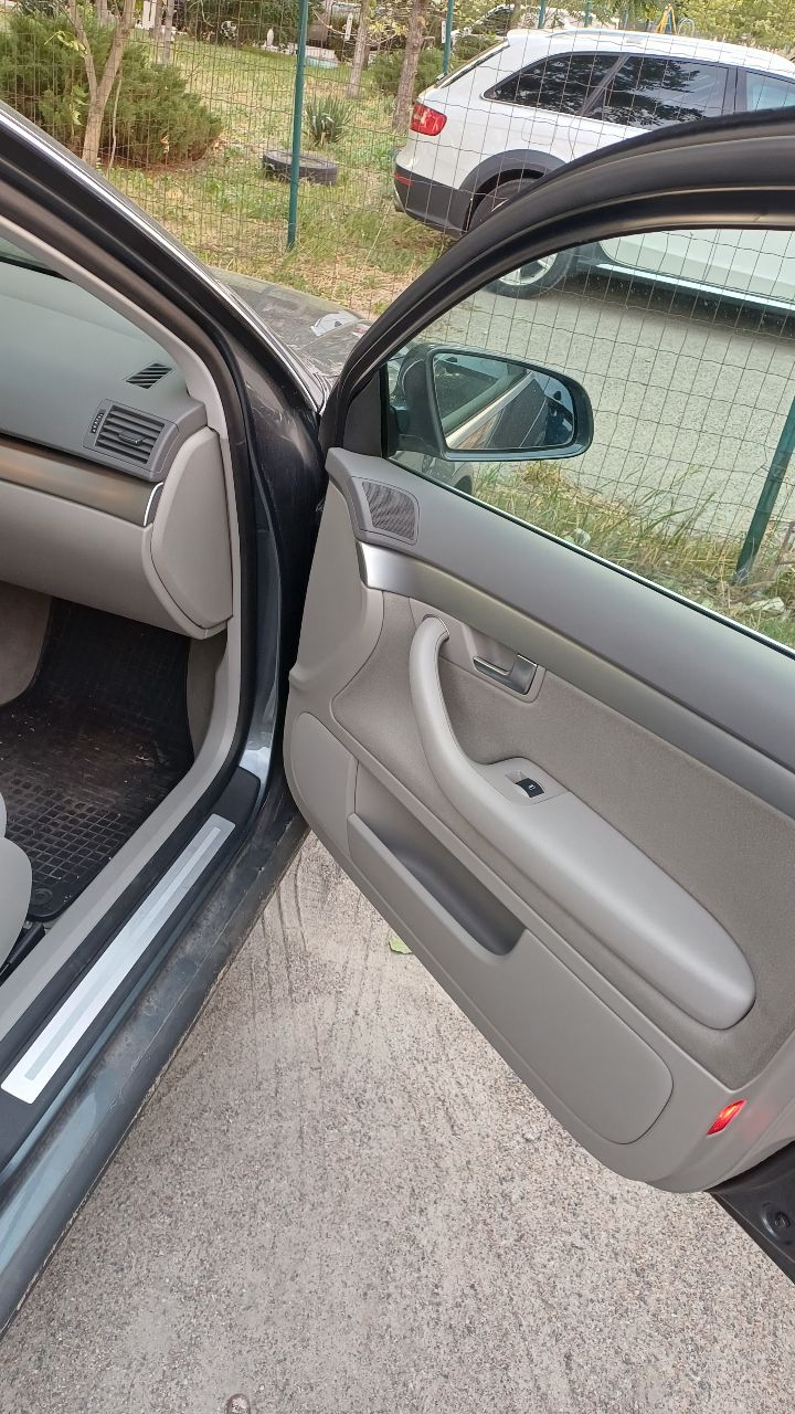 Audi A4 - фото 9