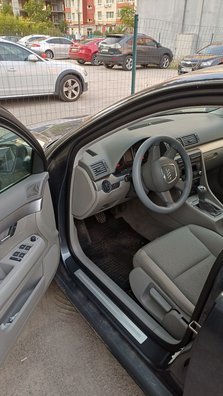 Audi A4 - фото 11