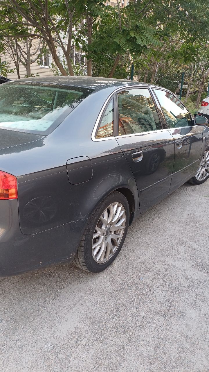 Audi A4 - фото 5