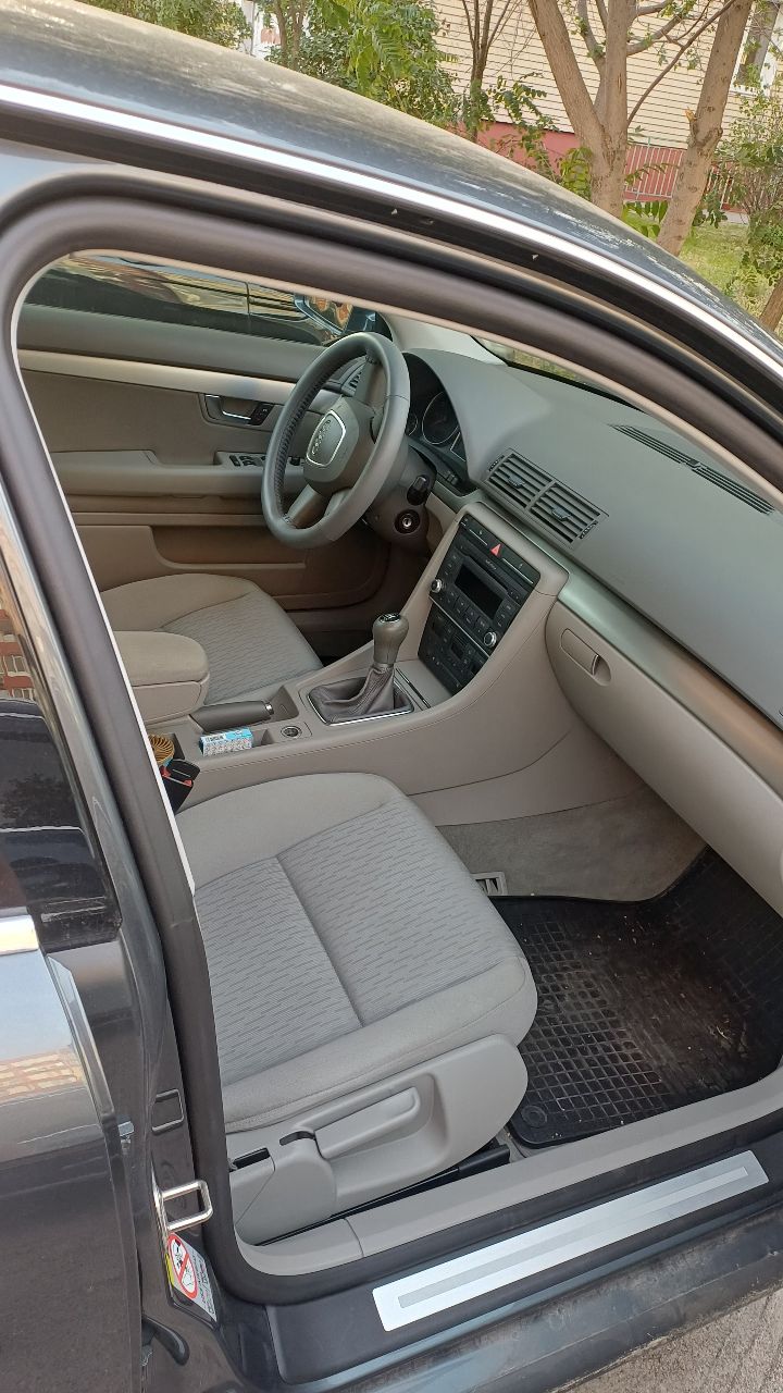 Audi A4 - фото 10