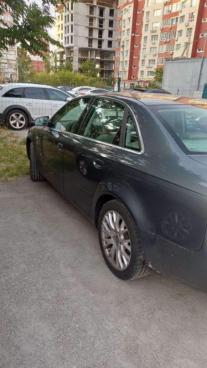 Audi A4 - фото 2