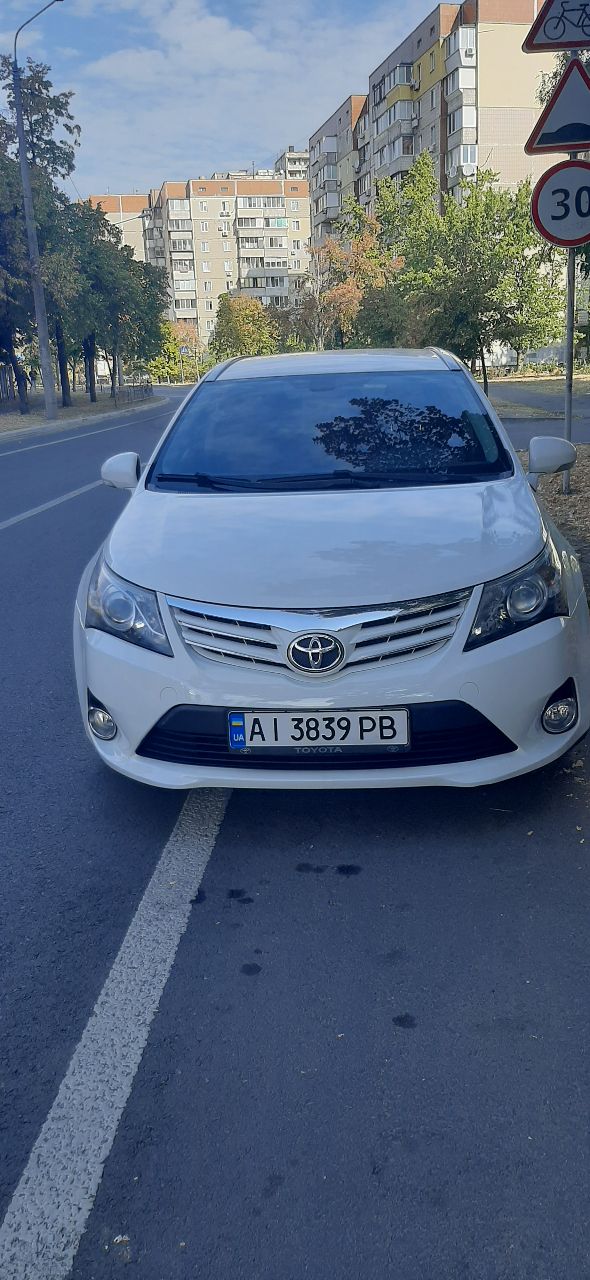 Toyota Avensis - фото 3