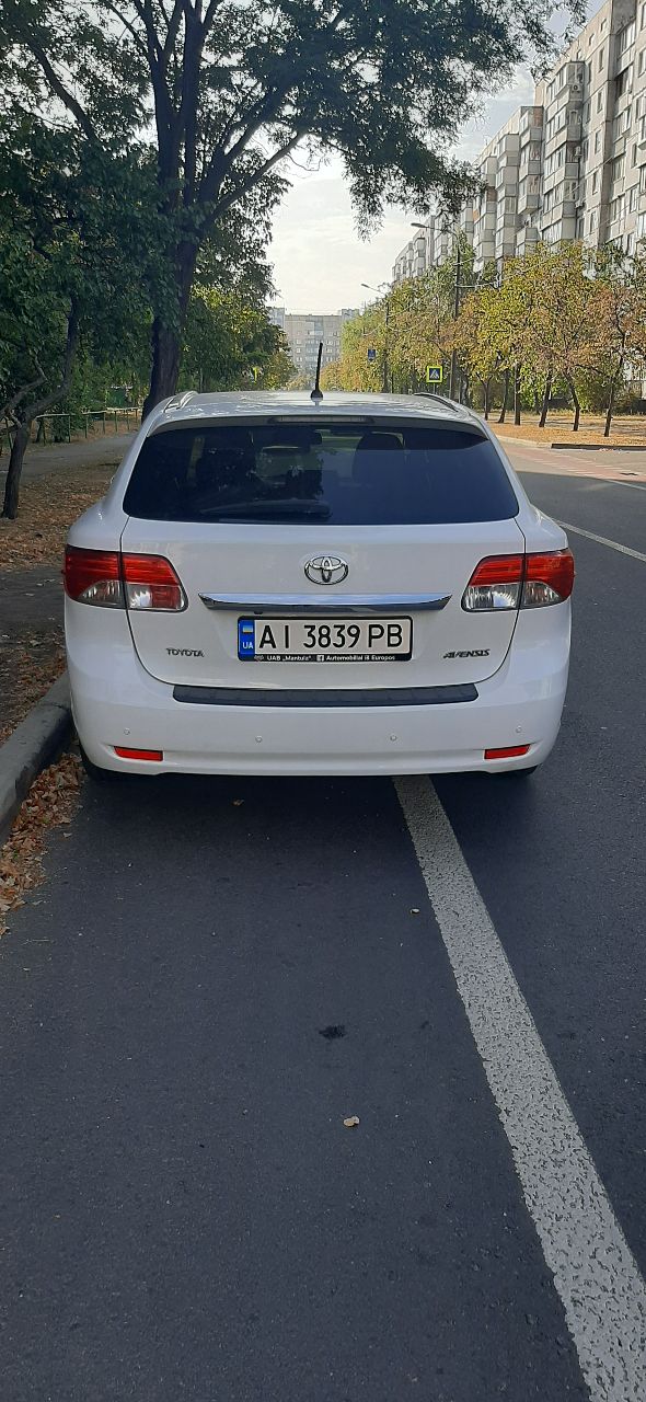Toyota Avensis - фото 4