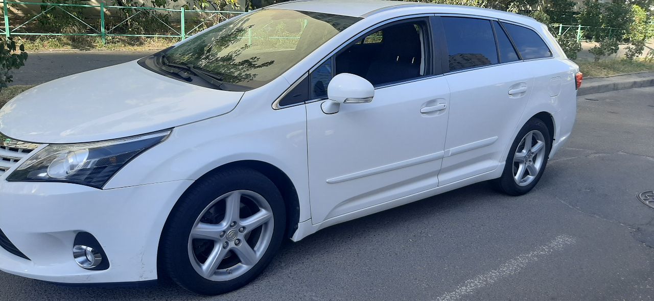 Toyota Avensis - фото 1