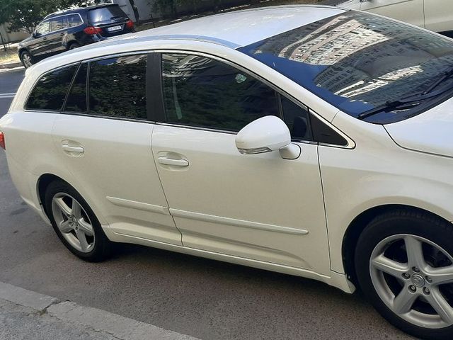 Toyota Avensis - фото 2