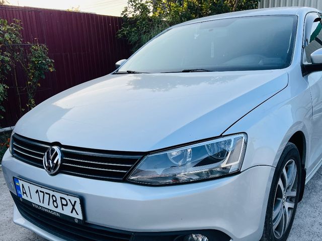 Volkswagen Jetta - фото 1
