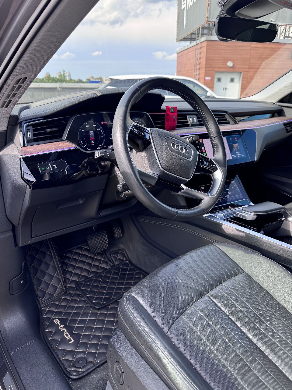 Audi e-tron Sportback - фото 14