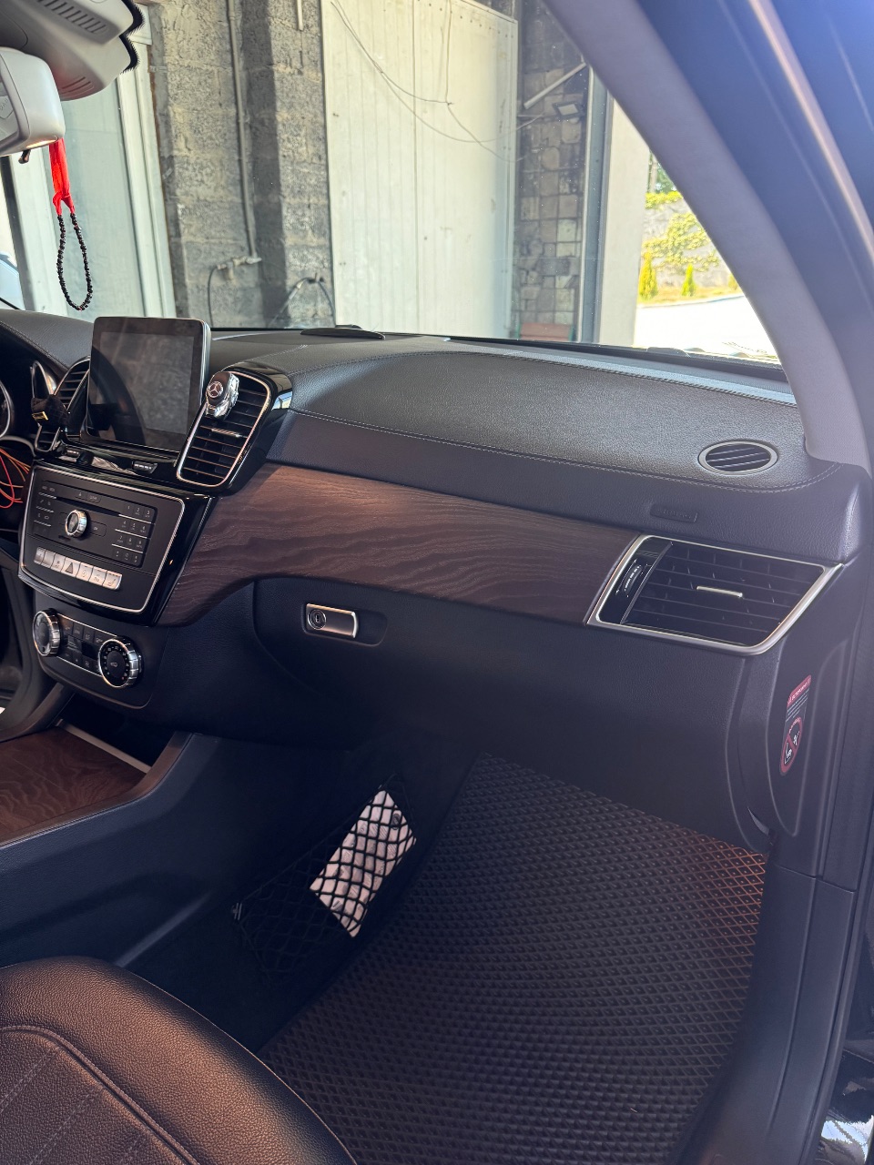 Mercedes-Benz GLS - фото 4