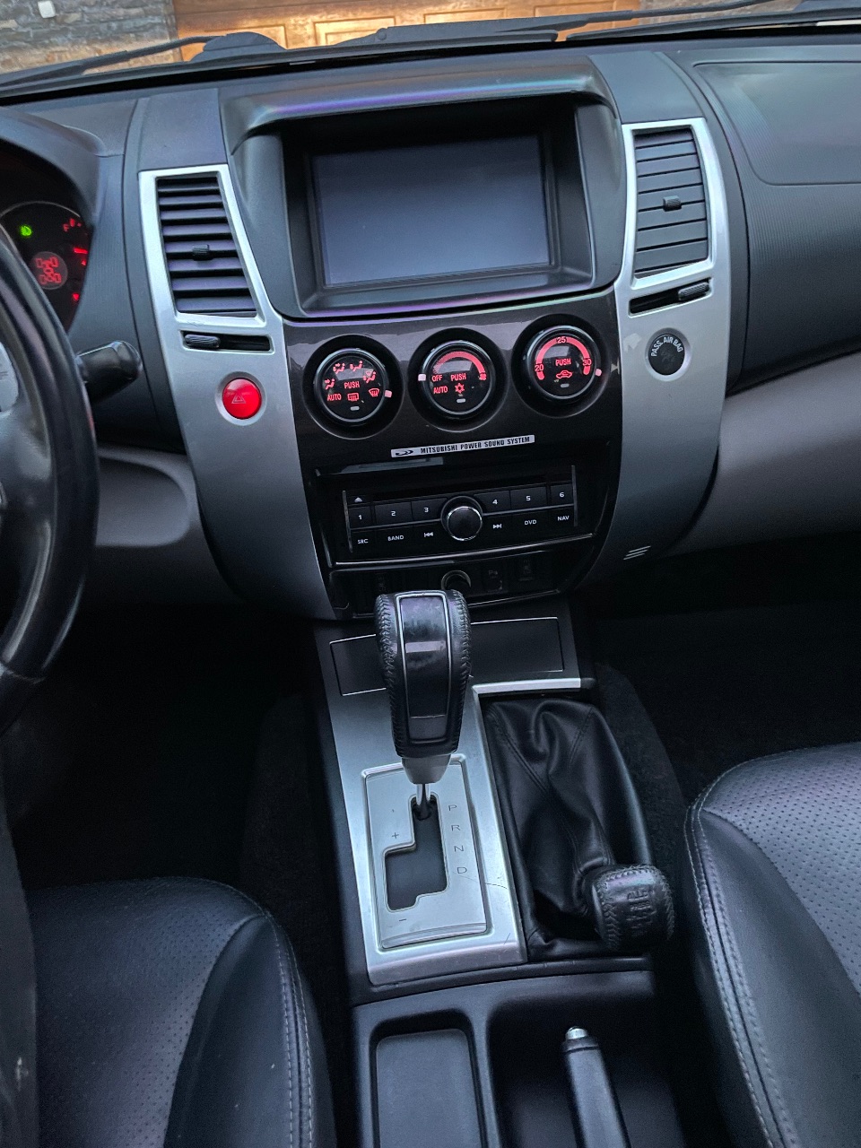 Mitsubishi Pajero Sport - фото 24