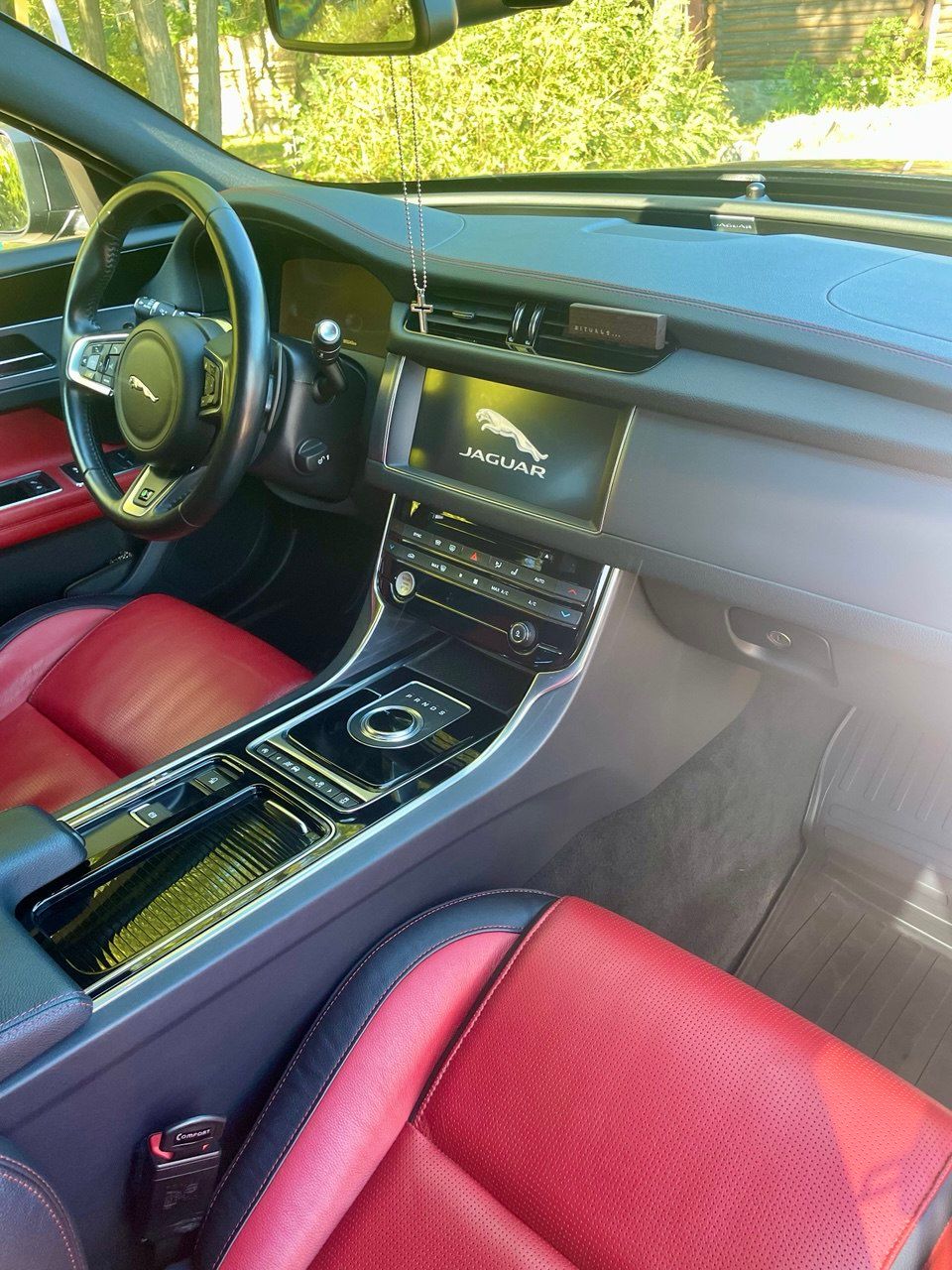 Jaguar XF - фото 3