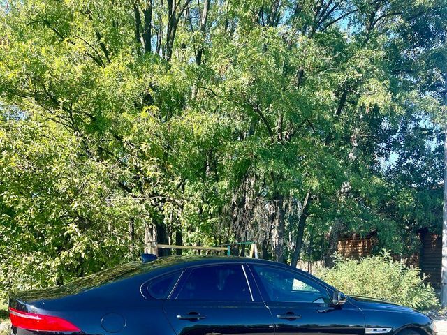 Jaguar XF - зображення 2