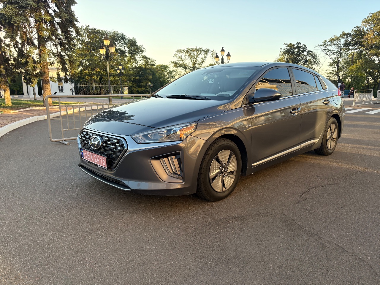 Hyundai IONIQ - фото 1