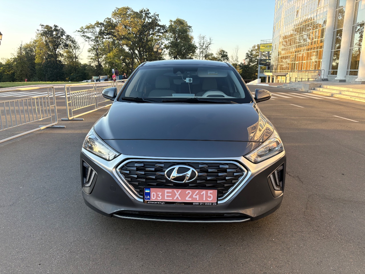 Hyundai IONIQ - фото 3
