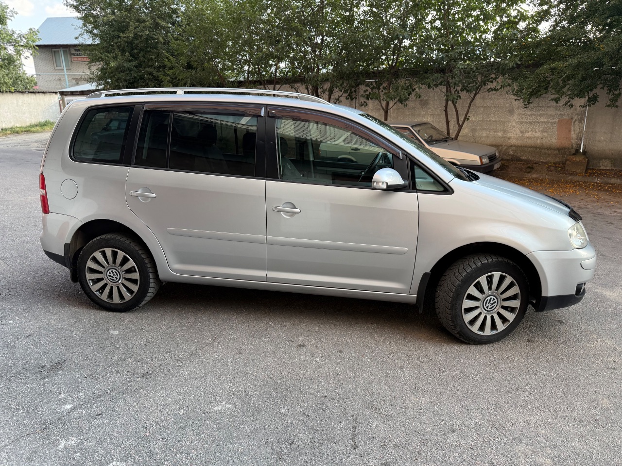 Volkswagen Touran - фото 8