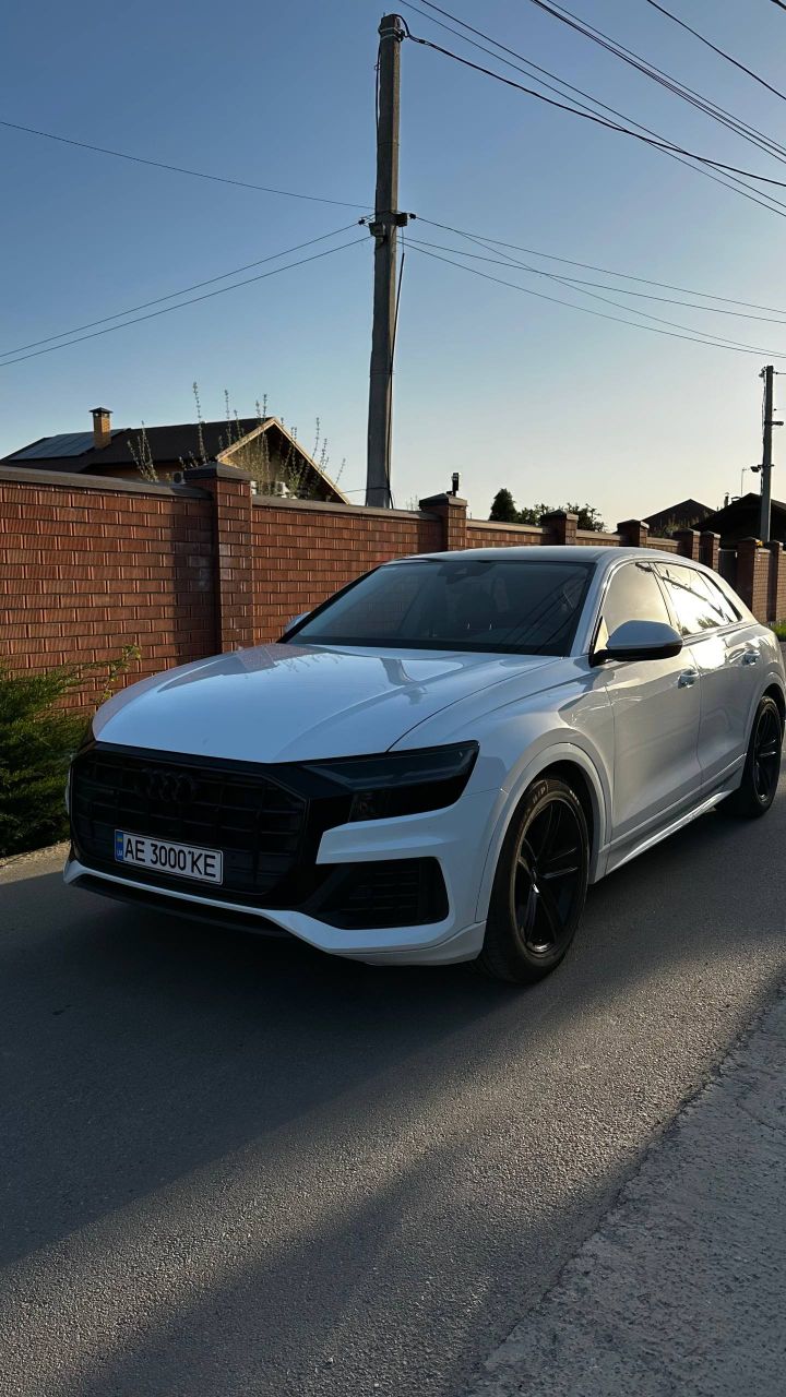 Audi Q8 - фото 1